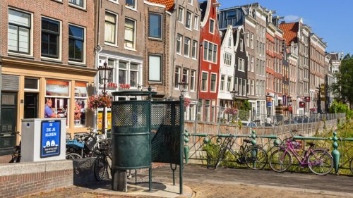 Amsterdam: Wildpinklerinnen protestieren mit Erfolg