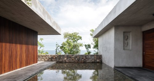 Zozaya Arquitectos orients Mexican beach house around reflecting pool