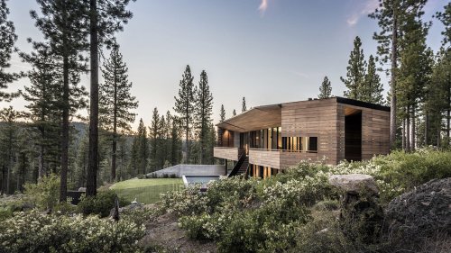 Viewfinder House by Faulkner Architects faces Pacific Crest vista