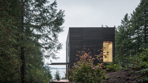 Little House by MW Works sits on bluff overlooking Washington's Puget Sound