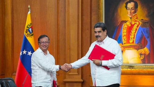 Maduro pide ayuda a Petro “para que en Venezuela haya paz”