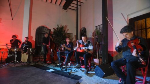 El guitarrista Juan Manuel Fernández presenta con éxito su proyecto 'Guerrero' en San Fernando