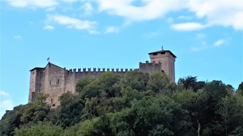 Rocca di Angera am Lago Maggiore: Mittelalterliche Burg mit Spielzeugmuseum - Die bunte Christine