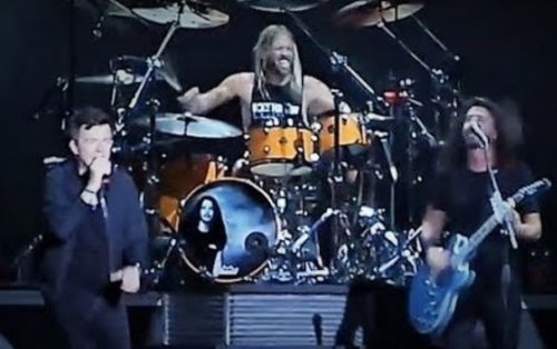 Dave Grohl Is Stunned After Realizing 'Never Gonna Give You Up' And 'Smells Like Teen Spirit' Have The Same Arrangement