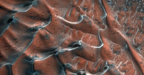 Mars orbiter captures stunning image of planet’s frosty dunes