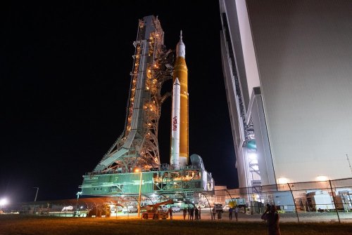 Time-lapse video compresses moon rocket’s 10-hour trip into 25 seconds