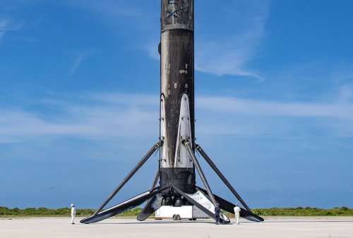 Elon Musk tweets photo showing true scale of SpaceX’s Falcon 9 rocket