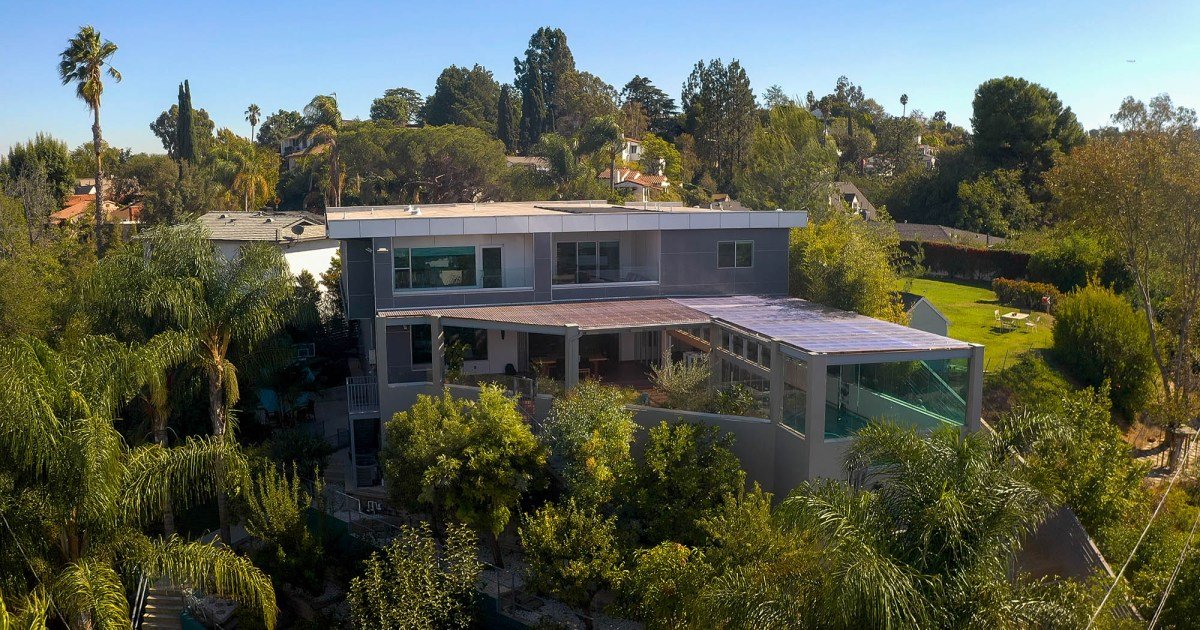 This high-tech hillside home brings the outdoors inside