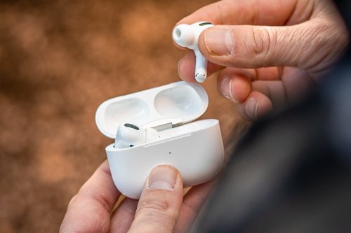 Apple extends AirPods Pro service program by another year