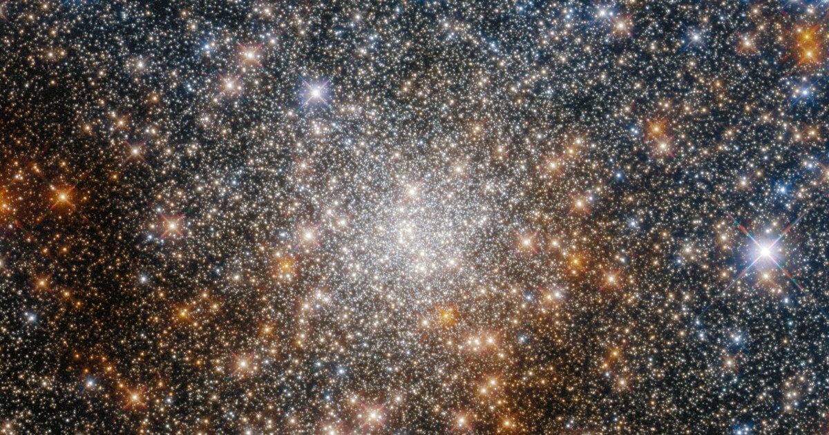 Hubble Space Telescope snaps sparkling globular cluster near the heart of our galaxy