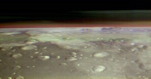 Mars Odyssey spacecraft pulls a sideways maneuver to capture the planet’s horizon