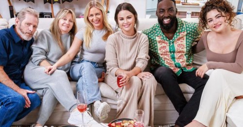 Where to watch Selena + Chef: Home for the Holidays