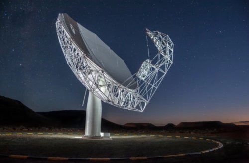 Uniendo 64 antenas para ver el universo a gran escala