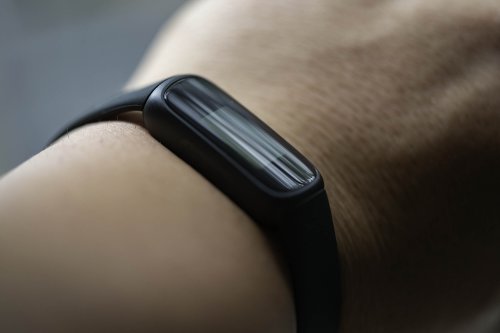 have-a-fitbit-you-ll-soon-be-forced-to-link-a-google-account-flipboard