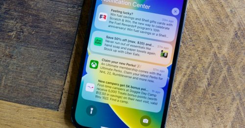 How to move notifications to the top on iOS 16’s lock screen