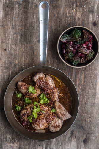 Rehschnitzel in Whisky-Senf Sauce mit Cranberry-Flower-Sprouts
