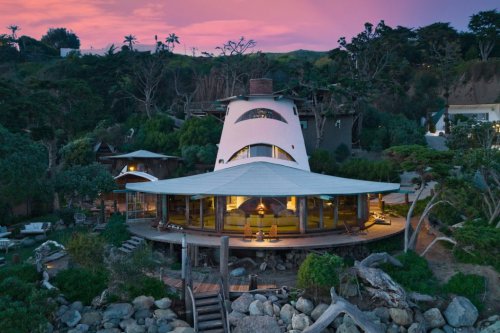 Late Architect Harry Gesner’s Malibu Home Surfs Onto the Market, Seeking $27 Million Clams