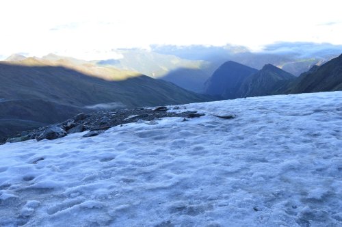The Mystery of Roopkund Lake: Skeletons Frozen in a Himalayan Time Capsule
