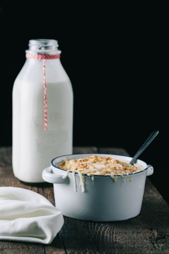 Substitute for Milk in Mac and Cheese: 14 Best Alternatives (Including Vegan Options)