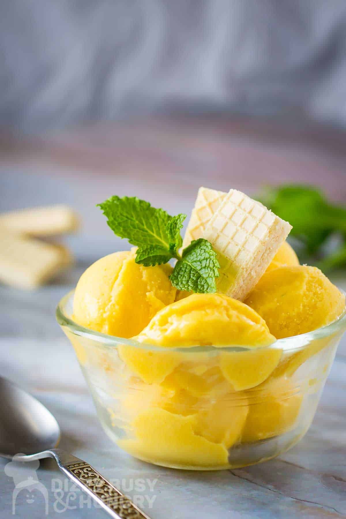 How To Make Easy Mango Frozen Yogurt (4 Ingredients)