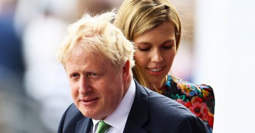 Rural Oxfordshire proves a hostile environment for Boris and Carrie Johnson