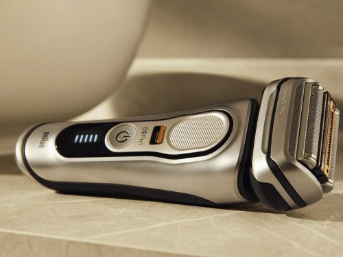 I Tried 'The Rolls-Royce Of Razors' & It Changed My Face Forever
