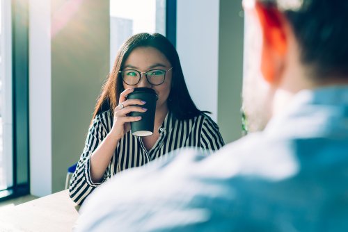 Coincé dans la "colleague zone" : mais pourquoi votre collègue refuse d’être aussi votre ami ?