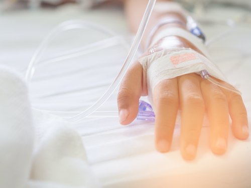 "Je savais que ce n’était pas un rhume des foins" : l’intuition d’une mère a sauvé son enfant d’une terrible maladie