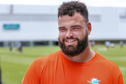 Former NFL executive praises ‘pretty stacked’ Miami Dolphins offensive line