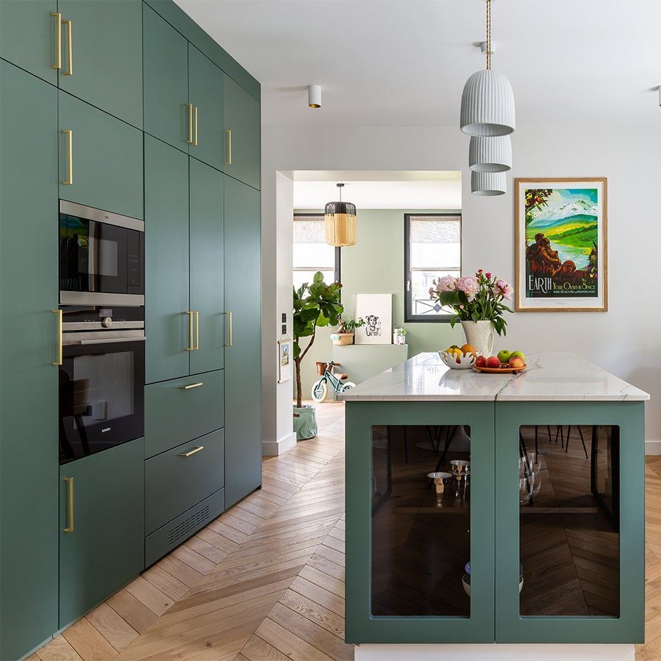 The Kitchen Feature (and Cabinet Color) That May Decrease Your Home’s Value