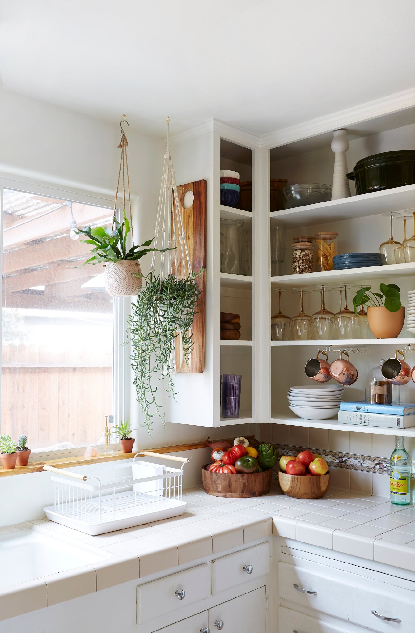 This Super-Simple Kitchen Cabinet Hack Is a Renter’s Dream