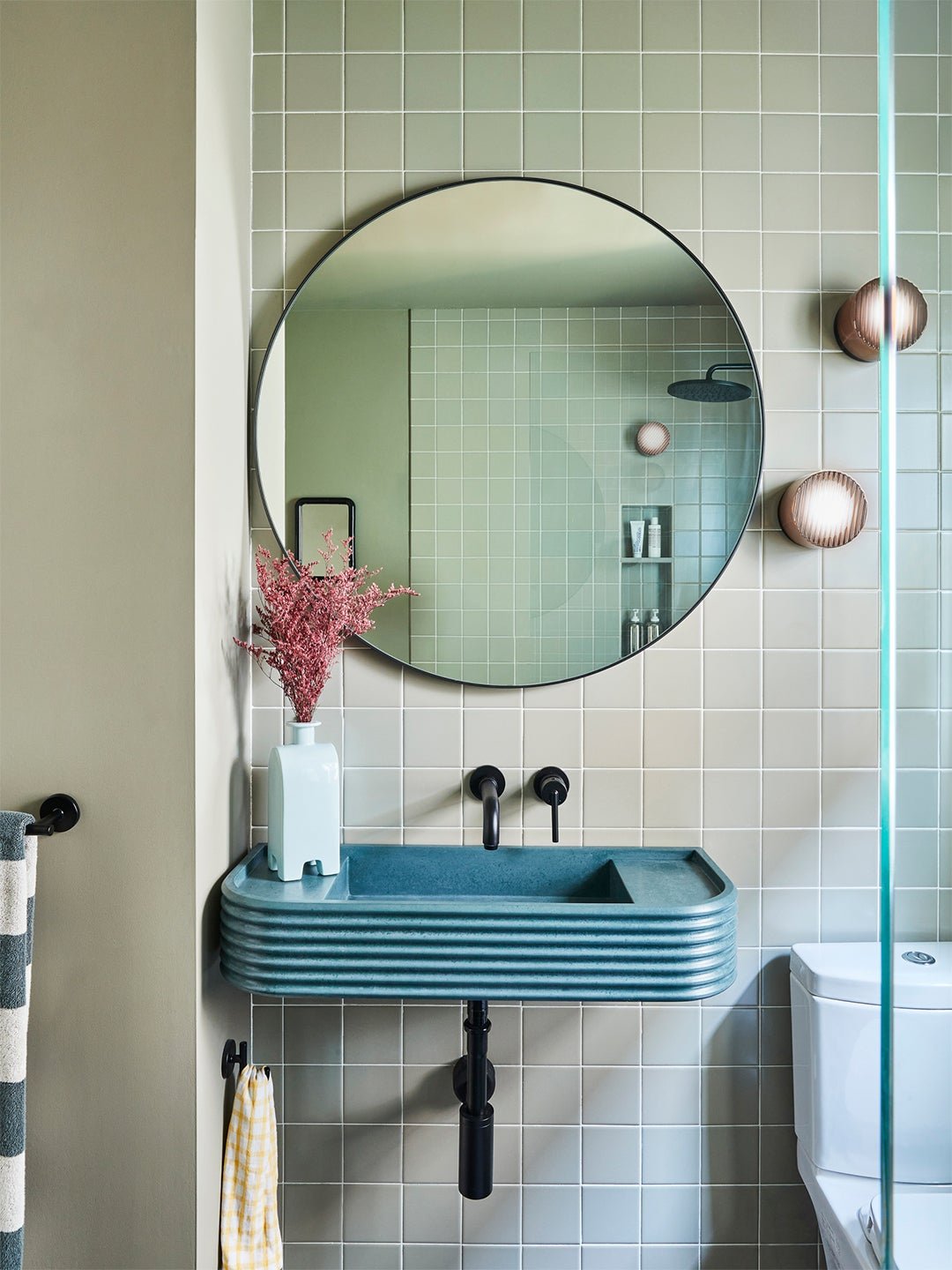 Shower Mood Lighting Is a Thing, and It Gives This Jersey City Bathroom Spa Vibes
