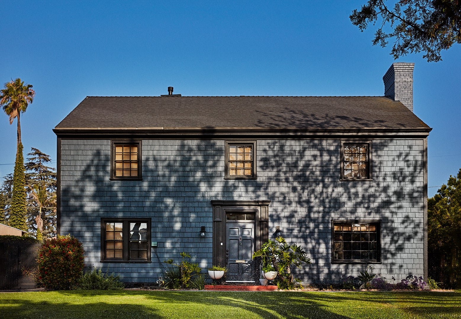 The Dark Paint Color That’ll One-up Black in 2023—And Other Exterior Trends on the Rise