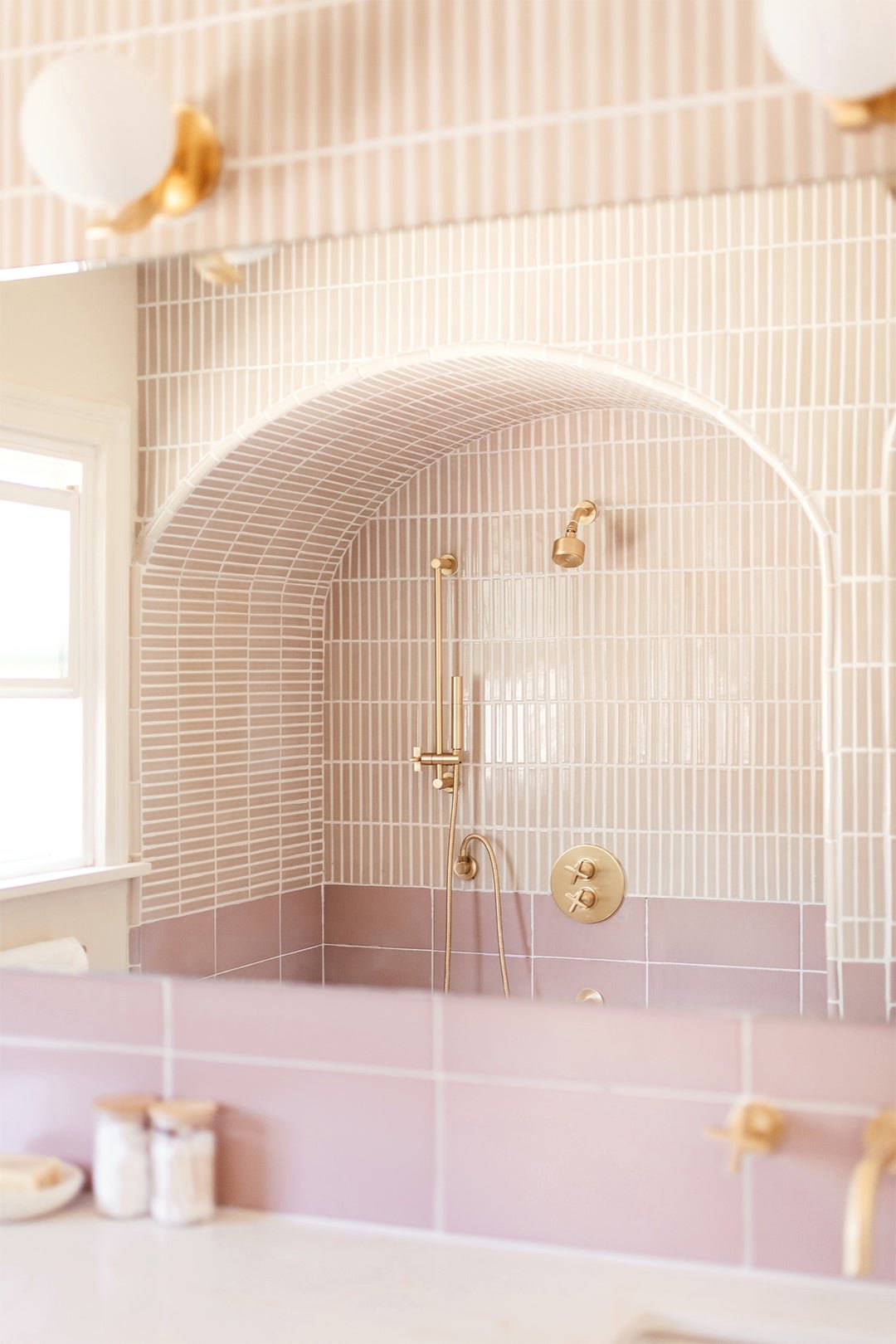 The Addition That Made This Bathroom’s 1920s Archways Feel Right for 2021