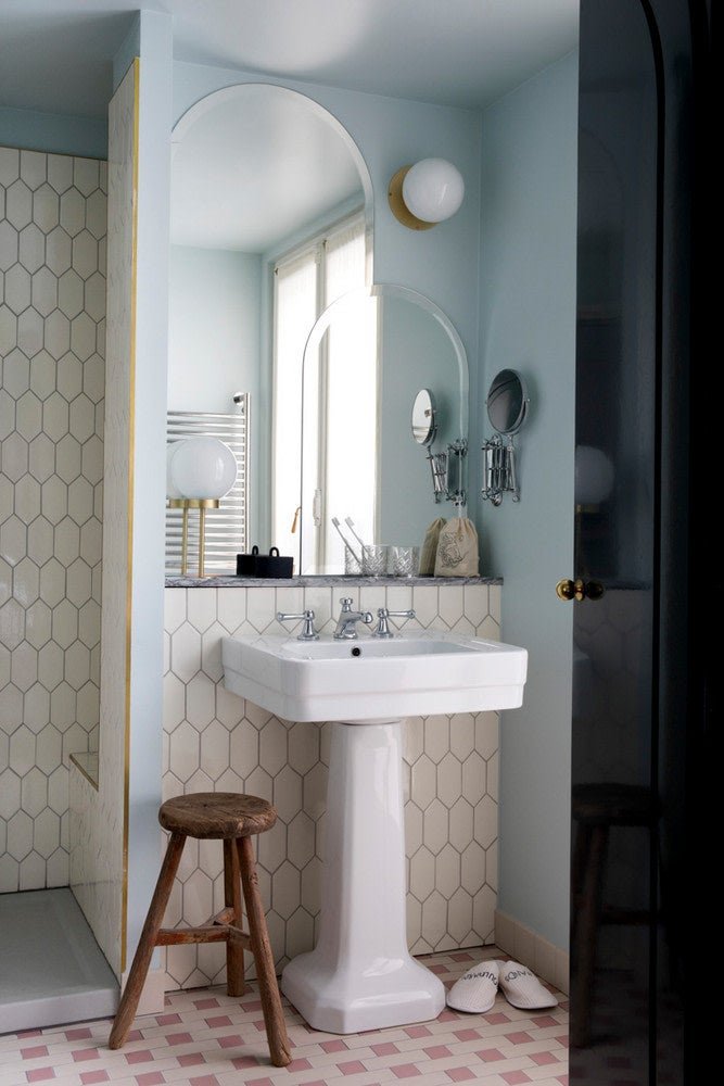 10 Design Tricks to Steal From Hotel Bathrooms
