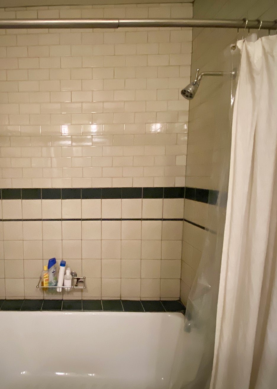 This Windowless Bathroom Exudes Nothing but Bright, Light Energy
