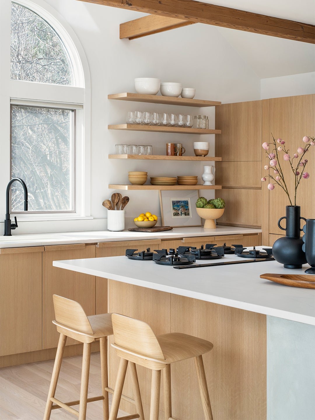An Upstate New York Kitchen Once Worthy of the ’80s Is Now a Japandi Dream