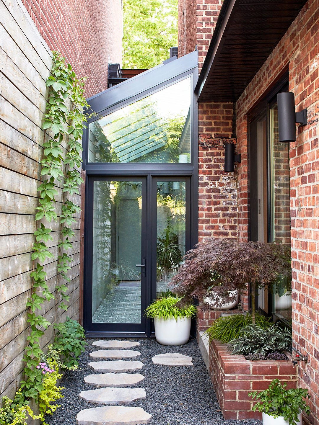 This Home’s Living Room Roof Was an Opportunity for a Dreamy Bedroom Terrace