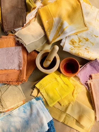 Another Use for the Turmeric in Your Pantry: Tie-Dyeing Pillowcases