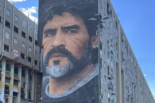 L’enorme murale di Maradona sta per essere abbattuto: non c’è davvero alternativa?