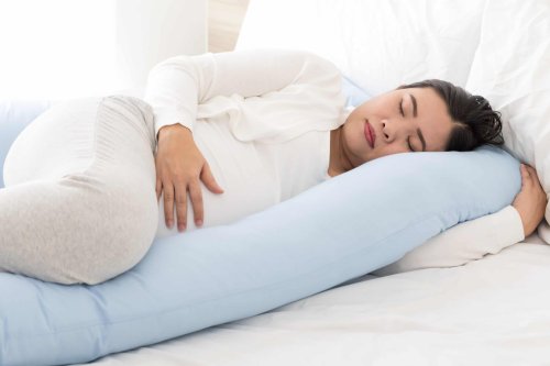 4 Helpful Pregnancy Pillow Tips For Better Sleep