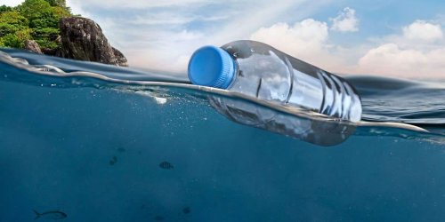 Forschende entwickeln Plastik, das sich in Meerwasser zersetzt