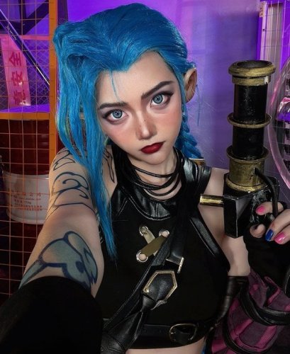 Arcane Fan Brings the Smoke in Showstopping Jinx Cosplay