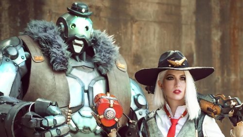 Overwatch Ashe Cosplayer Poses With Jaw-Dropping Life-Size B.O.B.