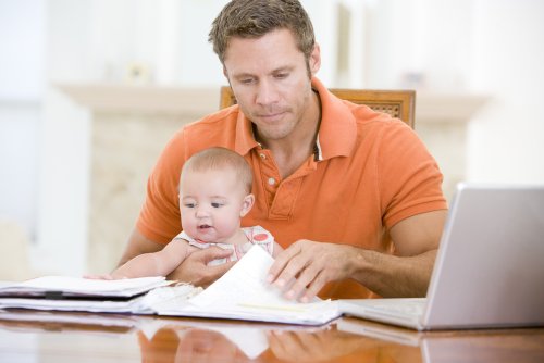 Most new dads and partners take up to six weeks parental leave - DutchNews.nl