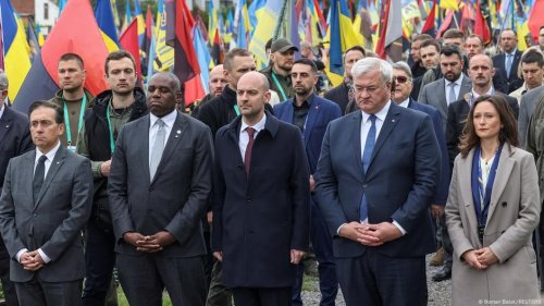 Ukraine updates: UK to host 'critical' talks on Russia