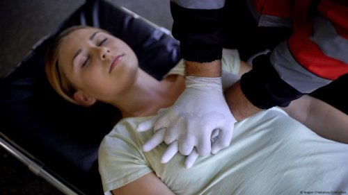 Herzstillstand: Zu selten Erste Hilfe für Frauen