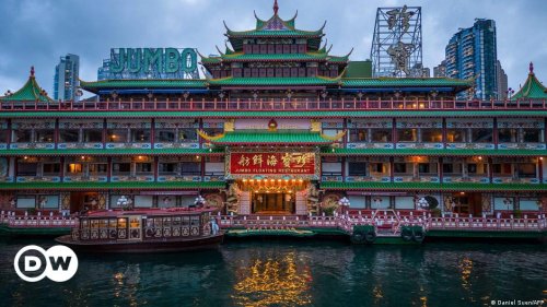 Hong Kong: Famed Jumbo floating restaurant sinks