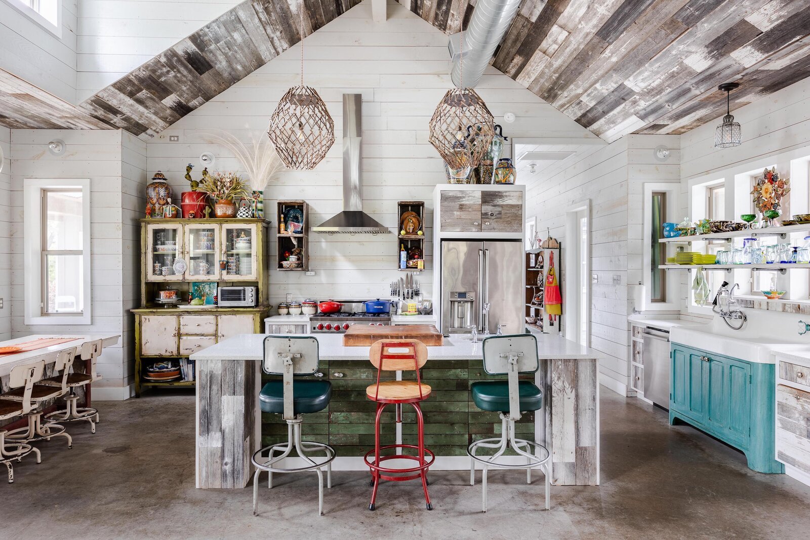 If You Love Antiquing, This $1.7M Texan Farmhouse Is the Ultimate Find