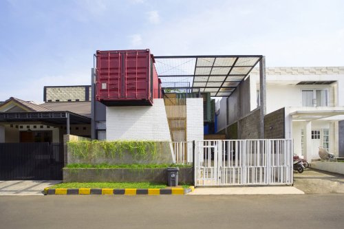 Articles about how buy shipping container on Dwell.com